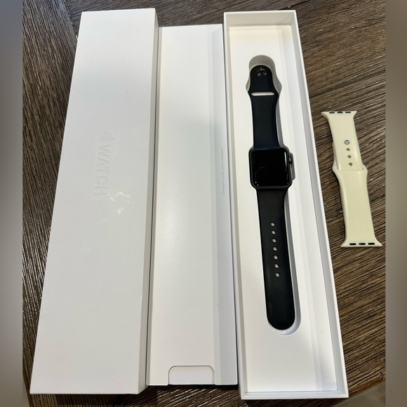 Apple Watch Series 1 38mm - Picture 1 of 2